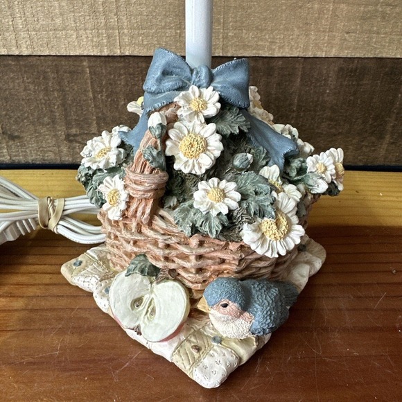 FIGI Graphics Garden Daisy Basket Table Lamp Cottage-core - Picture 3 of 8
